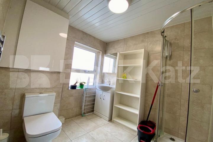 Superbly located Kennington Lane, Kennington